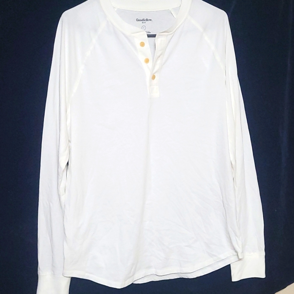 Long-sleeved shirt
